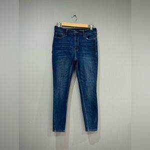 SALE! Old Navy Rockstar Jeans Size 6S EUC